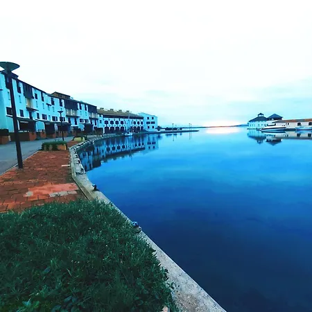 Le Lac Des Reflets Dores Le Barcarès